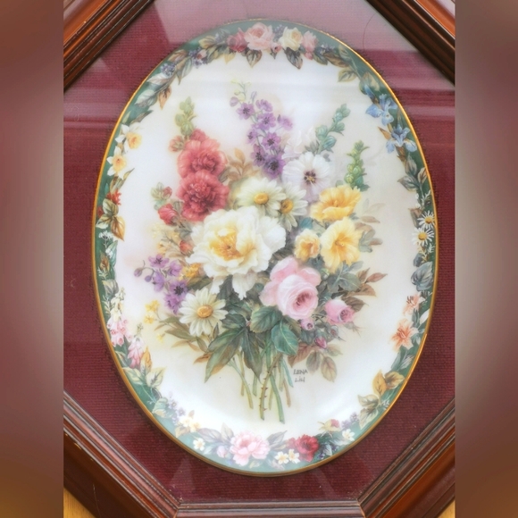 Lena Liu's Floral Cameos "Remembrance" Collectible Plate w/Wooden Frame - Picture 2 of 8